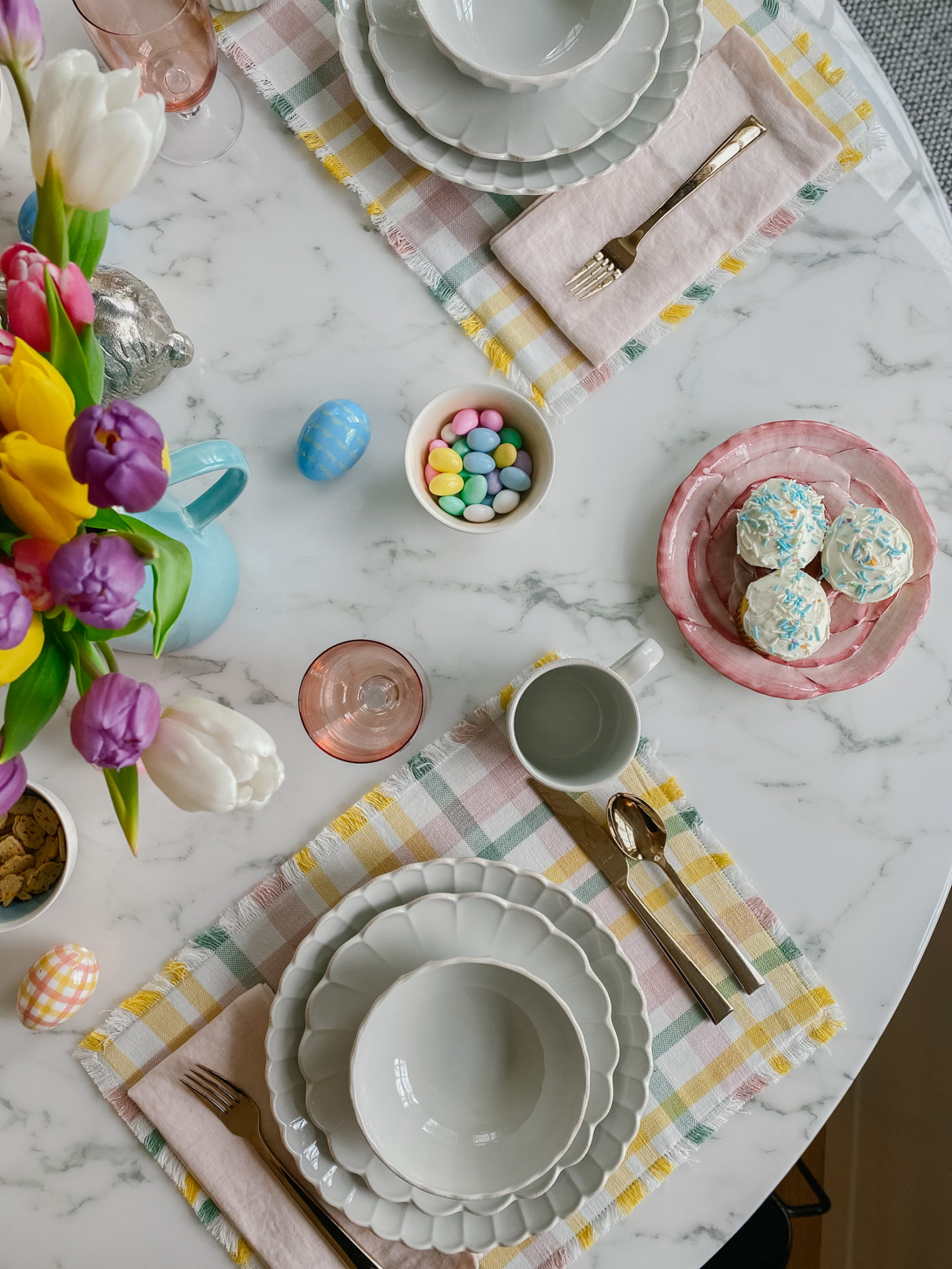 easter tabletop for brunch